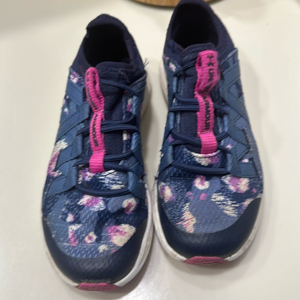 Under armour girls multi colored tennis shoes